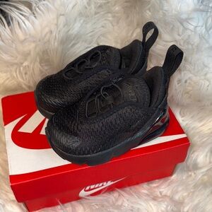 Nike Black Sneakers Air Max 270 Sleek Design